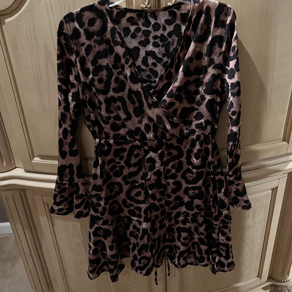 NWOT faux wrap v-neck leopard print dress - Picture 5 of 9